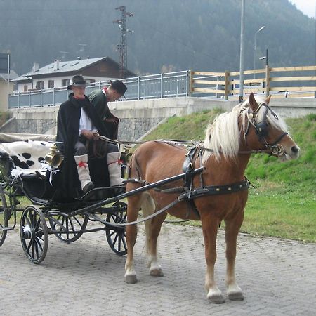 Agriturismo Raethia Isolaccia Eksteriør bilde