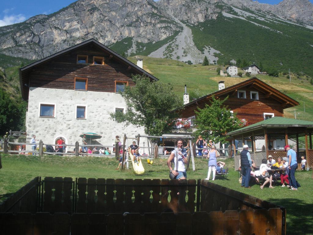 Agriturismo Raethia Isolaccia Eksteriør bilde