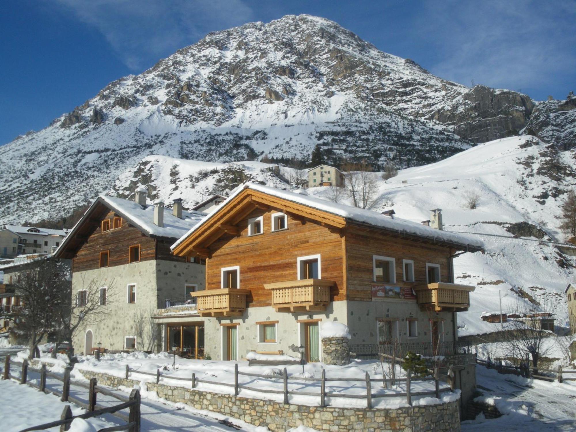 Agriturismo Raethia Isolaccia Eksteriør bilde