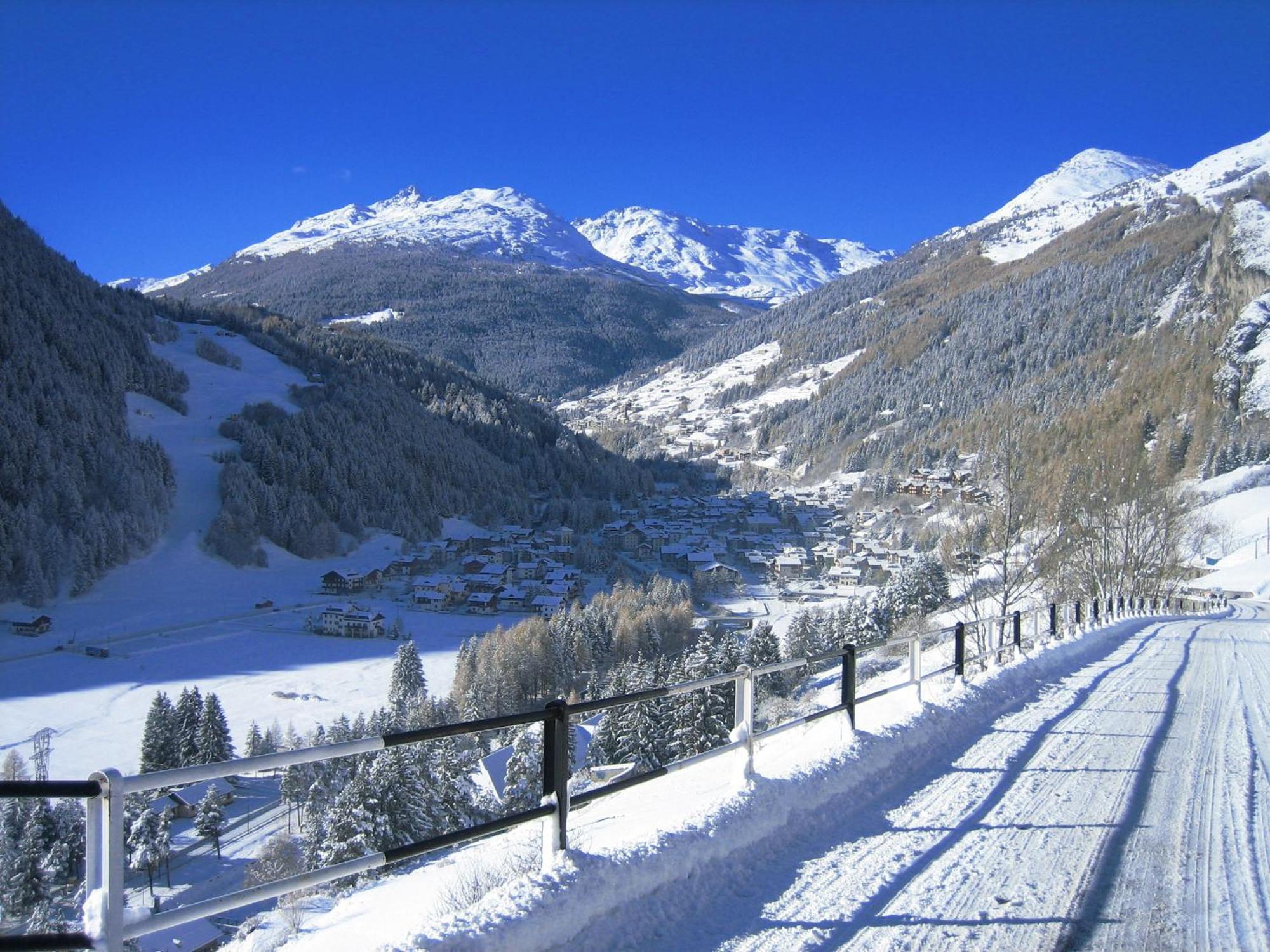 Agriturismo Raethia Isolaccia Eksteriør bilde