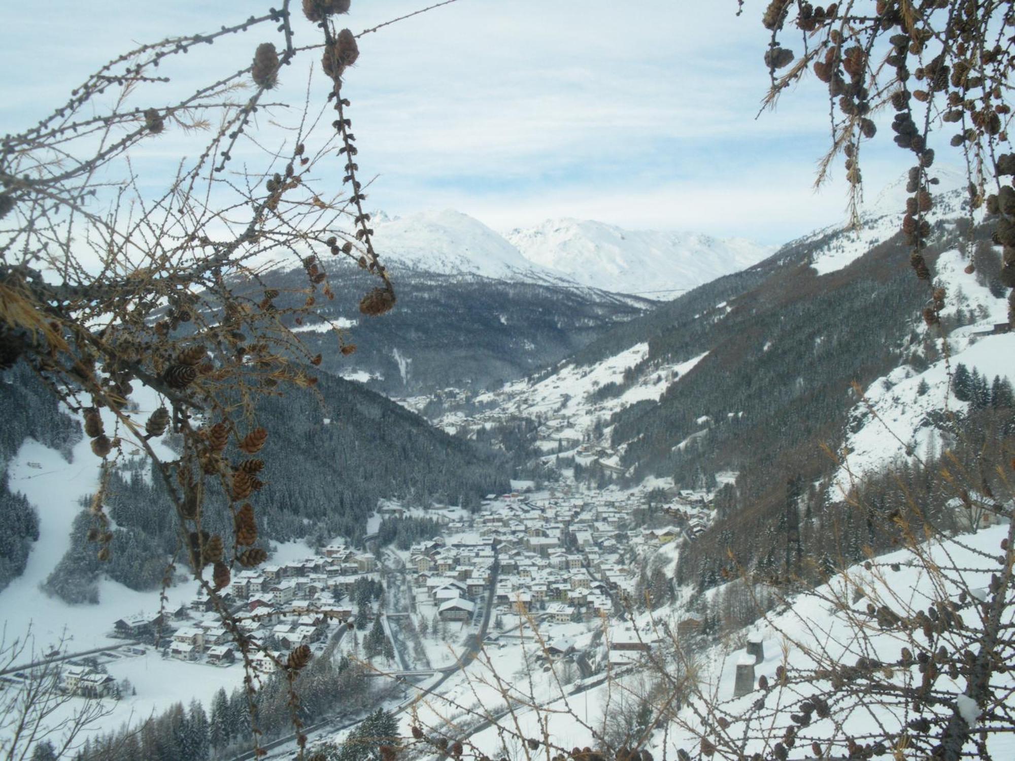 Agriturismo Raethia Isolaccia Eksteriør bilde