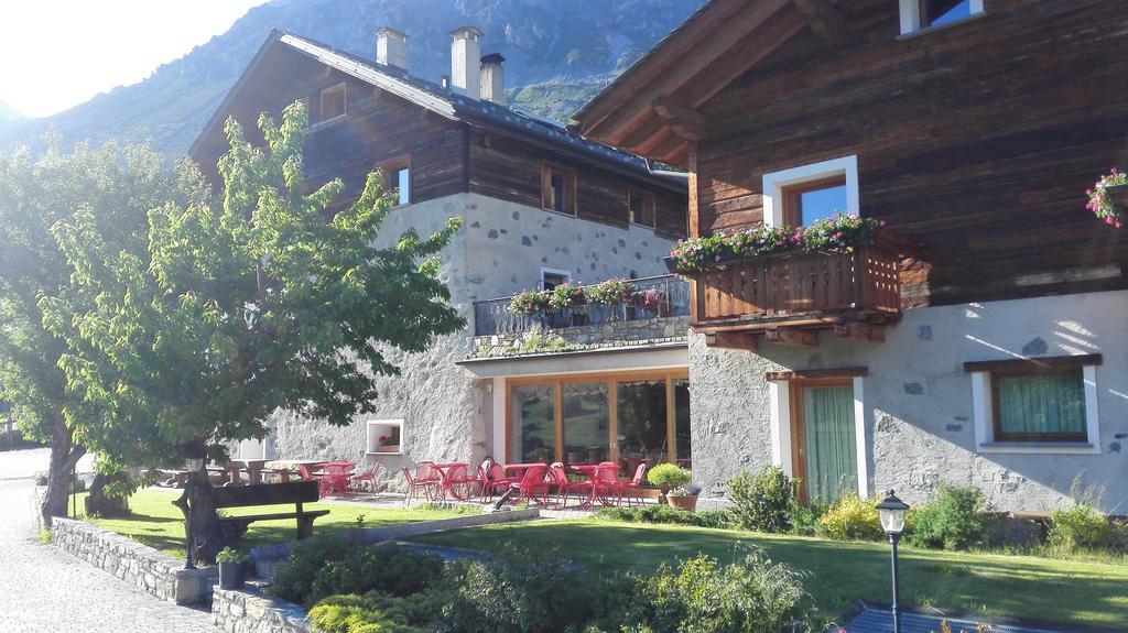 Agriturismo Raethia Isolaccia Eksteriør bilde
