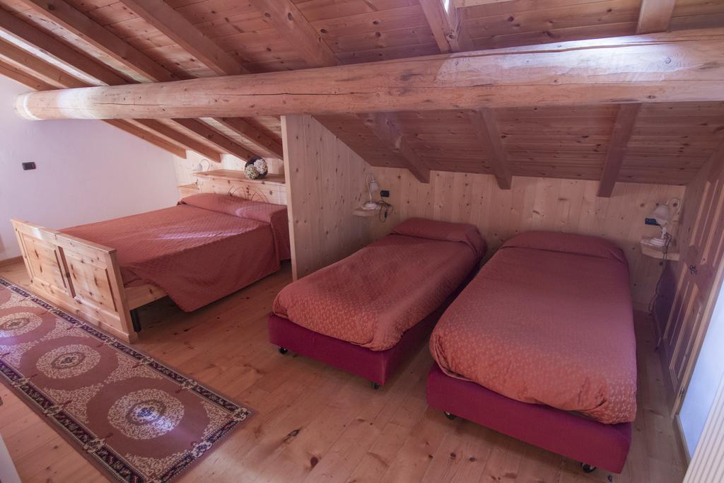 Agriturismo Raethia Isolaccia Eksteriør bilde