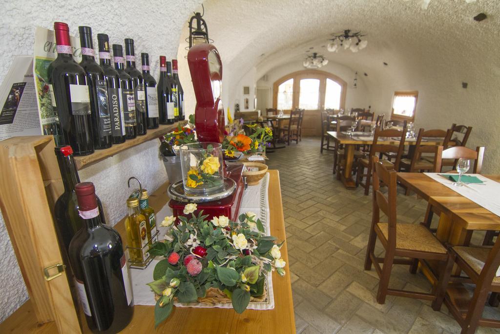 Agriturismo Raethia Isolaccia Eksteriør bilde