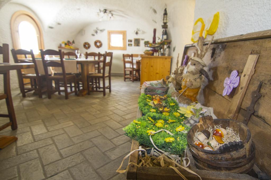 Agriturismo Raethia Isolaccia Eksteriør bilde